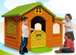 Если не удается приобрести пластиковый домик для ребенка в магазине, то мы можем построить его и самостоятельно